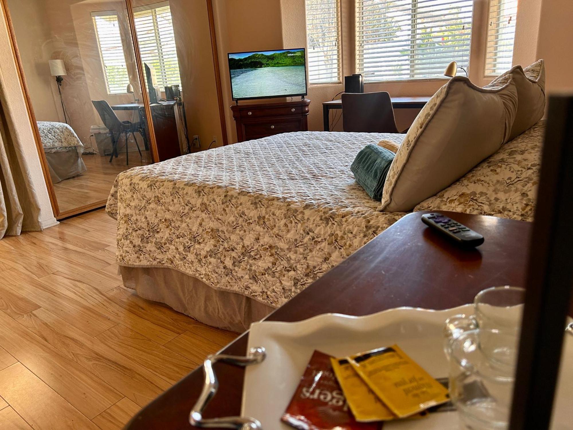 Golden Saddle Suite With Tv And Private Bathroom Hemet Dış mekan fotoğraf